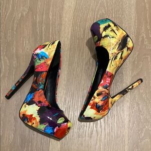 Steve Madden Nala Rainbow Floral Vegan Patent Leather Platform Pumps Heels Sz 6